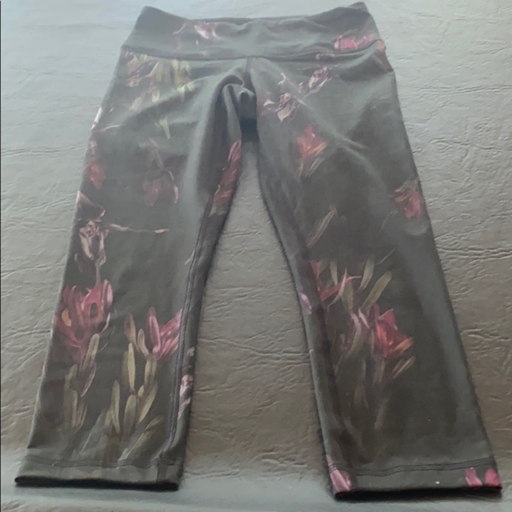 Lululemon wonder under low rise crop